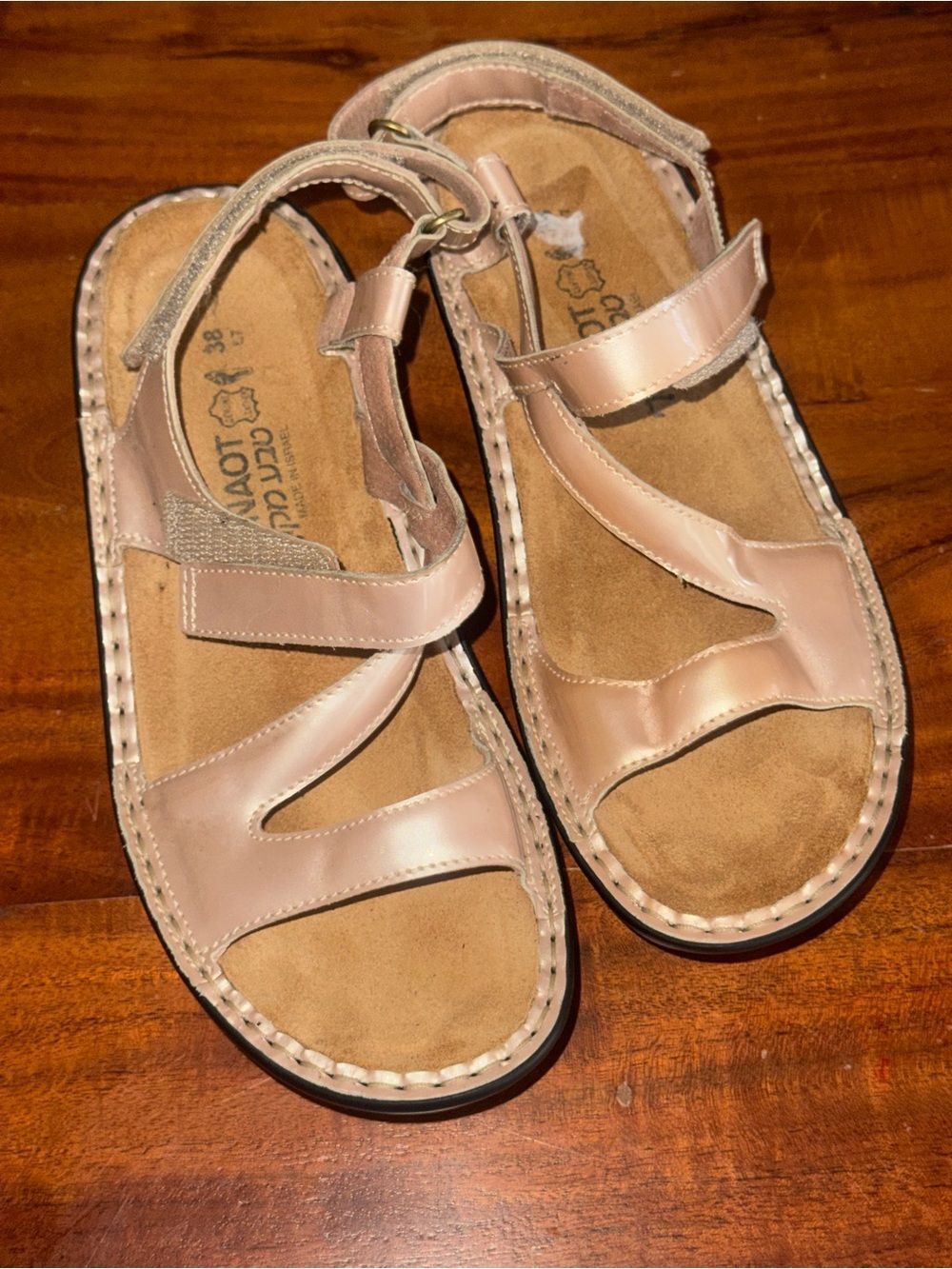 Naot Israel Size 38 EUC Champagne Patent Leather Strappy Evora Wedge Sandal Shoe